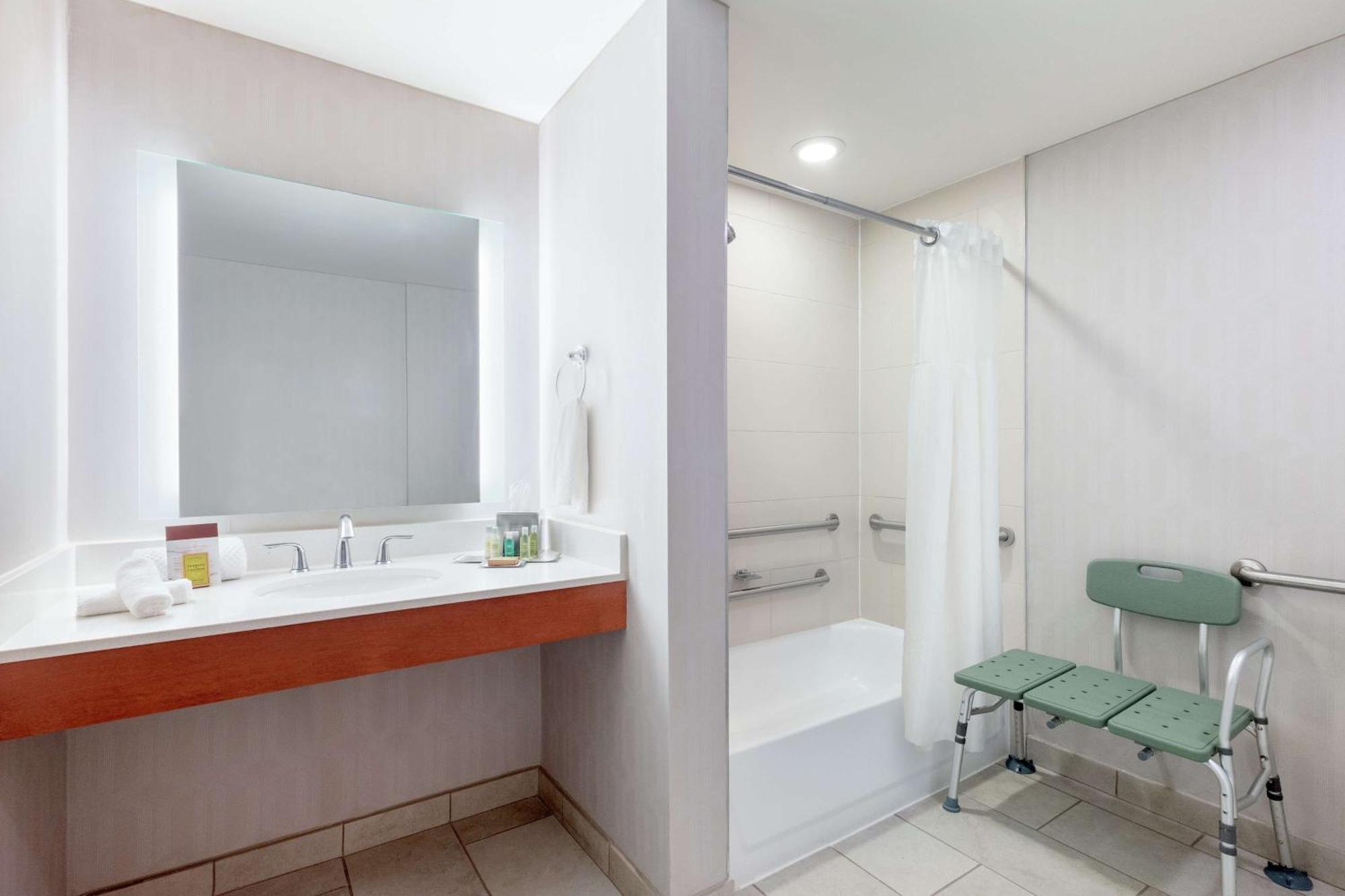 Doubletree By Hilton Atlanta Airport Hotel College Park Buitenkant foto