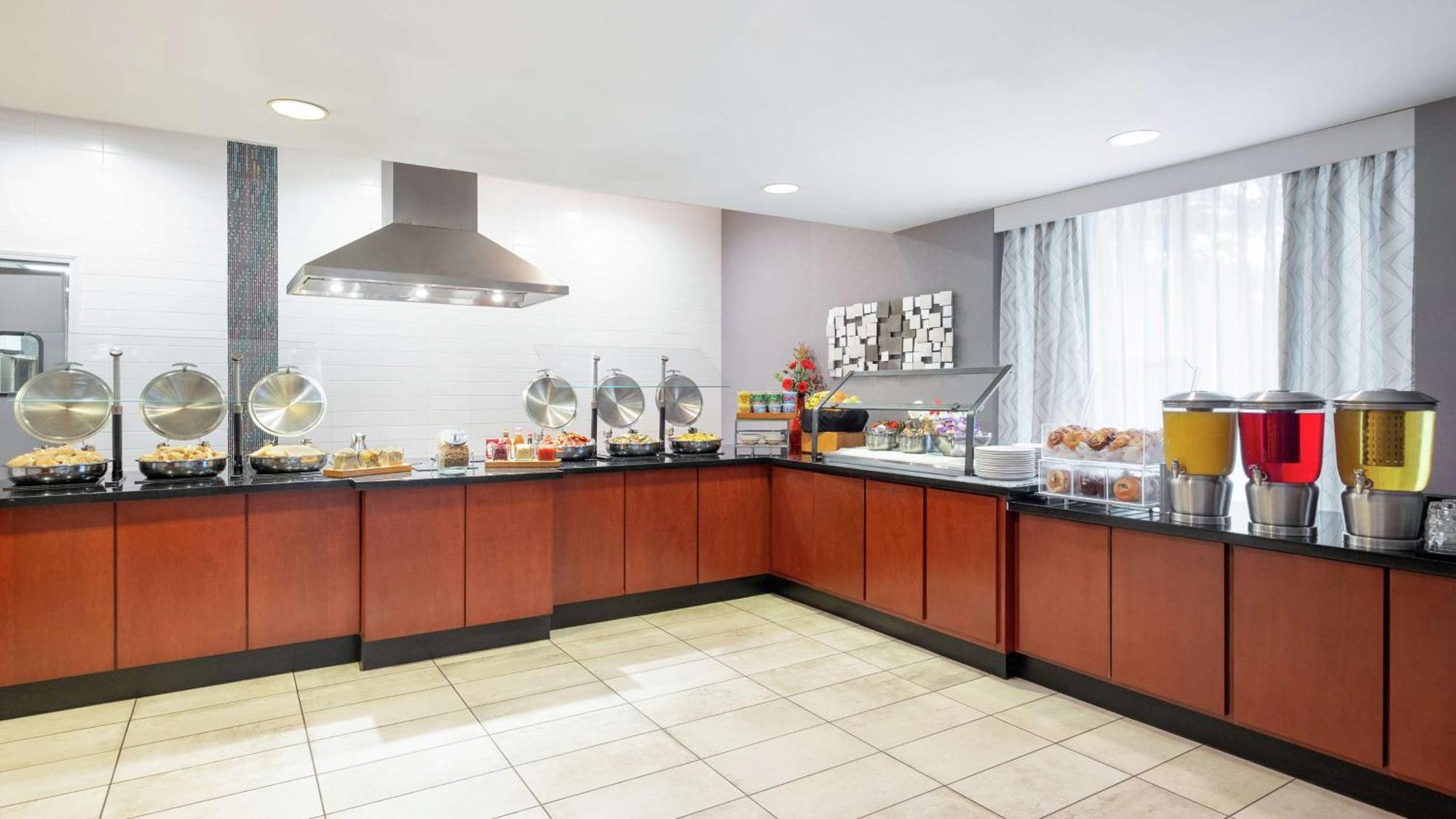 Doubletree By Hilton Atlanta Airport Hotel College Park Buitenkant foto