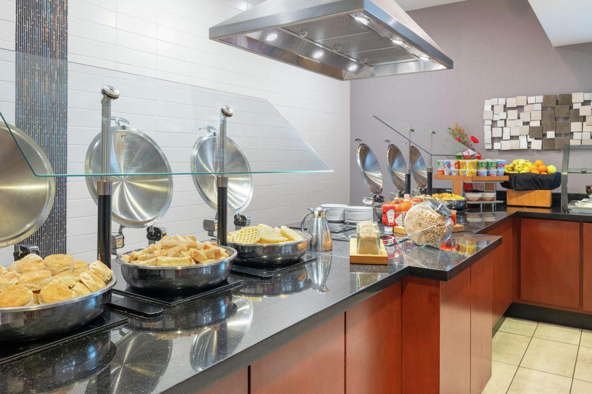 Doubletree By Hilton Atlanta Airport Hotel College Park Buitenkant foto