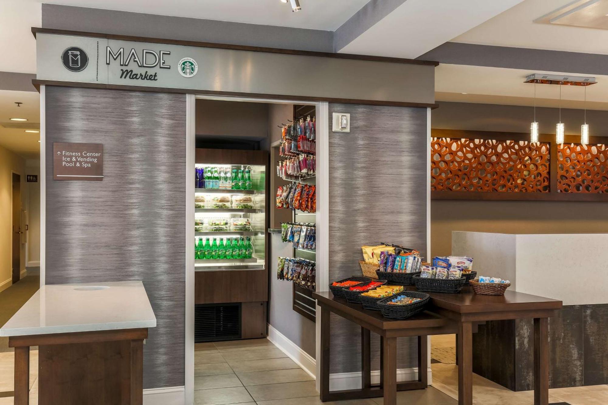 Doubletree By Hilton Atlanta Airport Hotel College Park Buitenkant foto